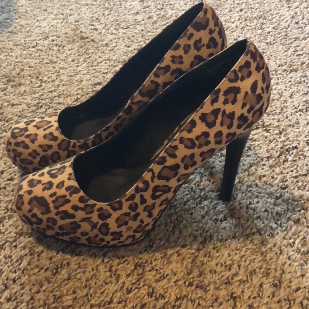 Kardashian round toe leopard heels